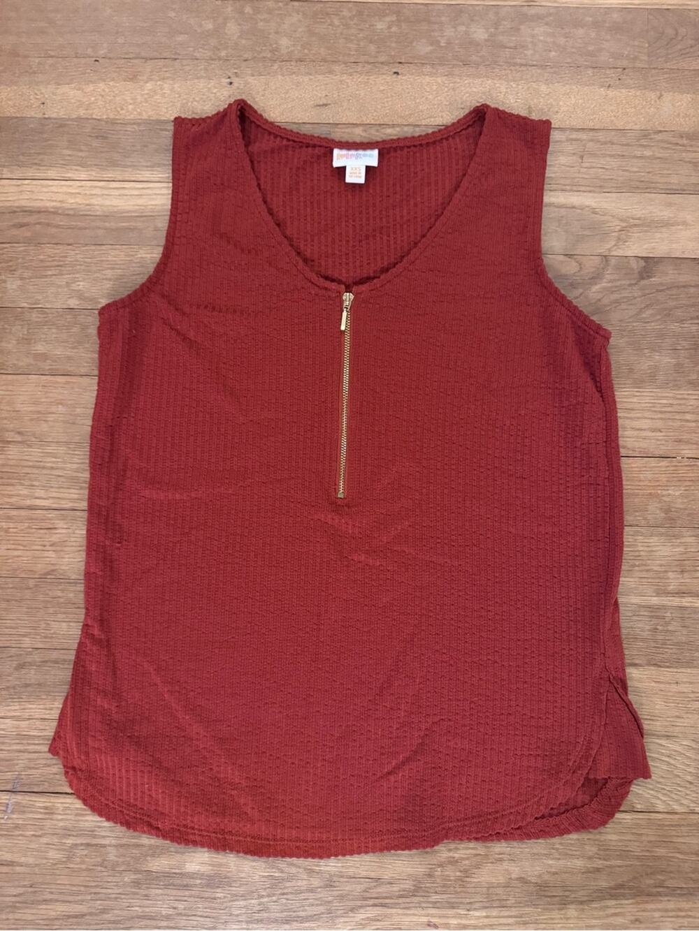 LuLaRoe Women's Rust Red Ribbed Quarter Zip Tank Top - Size XXS
b57